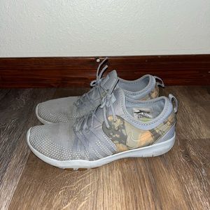 Nike tennis shoes women’s